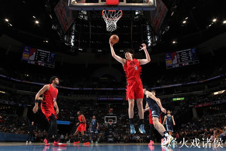 杨瀚森生涯首次先发 开拓者不敌灰熊 杨瀚森生涯首次先发 开拓者不敌灰熊