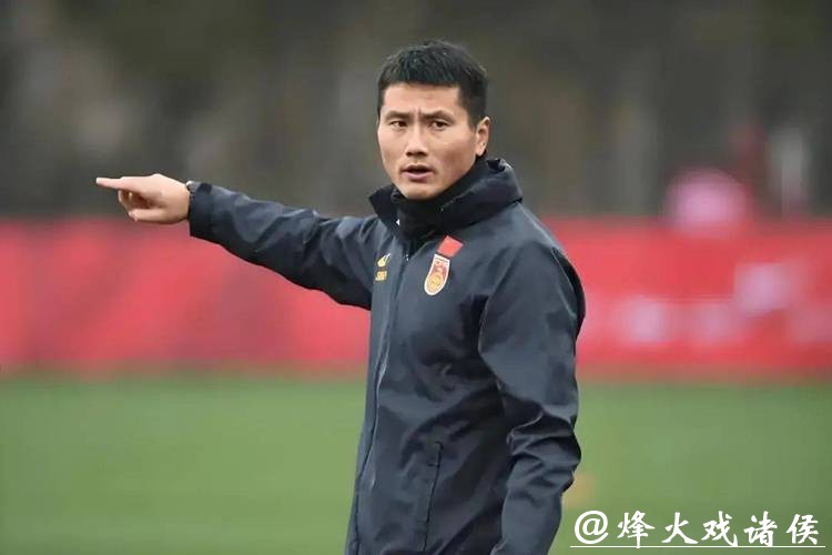 国足新主帅邵佳一亮相 首要任务是找回信心